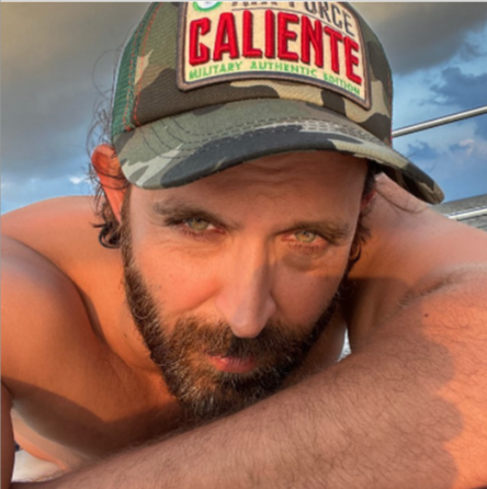 Hrithik Roshan gets fiery reactions from fans and friends for his latest Caliente selfie