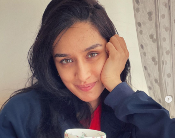 Shraddha Kapoor soaks in Mumbais cosy weather as she begins Tuesday morning with a cup of chai