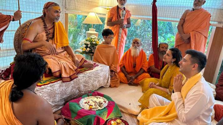 Swami Avimukteshwaranand blesses Raghav Chadha, Parineeti Chopra at their residence